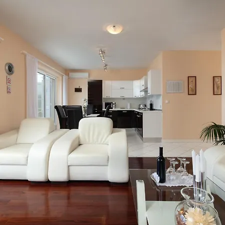 بيت للعطل Stunning In With Wifi سومارتين