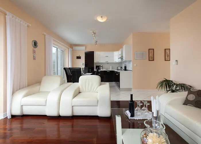 Holiday home In With Wifi Sumartin